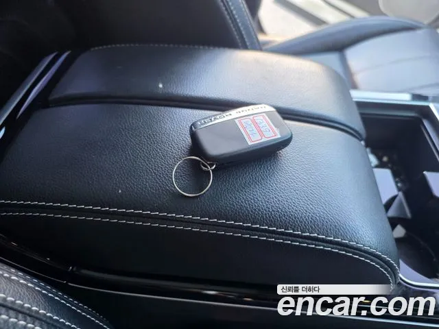 Land Rover Range Rover Velar 2017 thumb 5