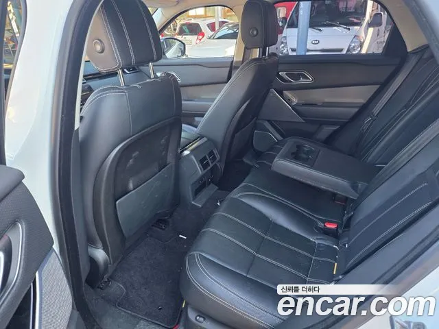 Land Rover Range Rover Velar 2017 thumb 7