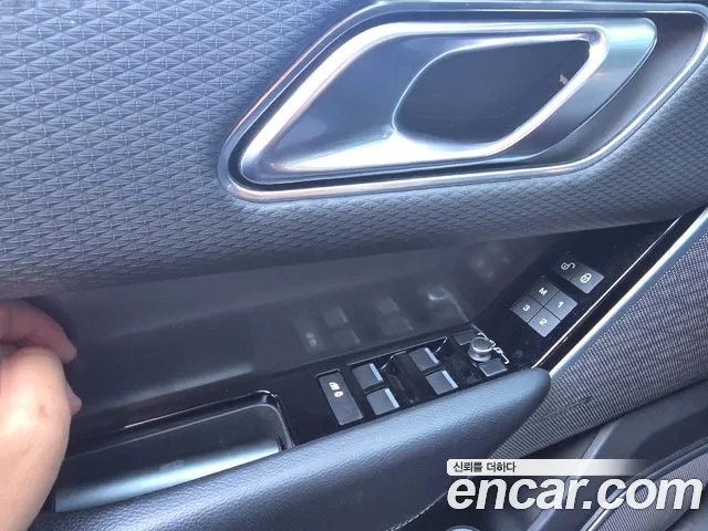 Land Rover Range Rover Velar 2017 thumb 9