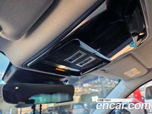 Land Rover Range Rover Velar 2017 thumb 10