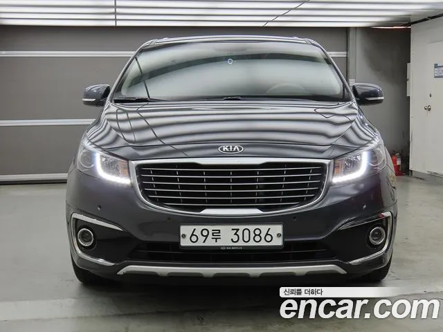 Kia Carnival 2017 thumb 4