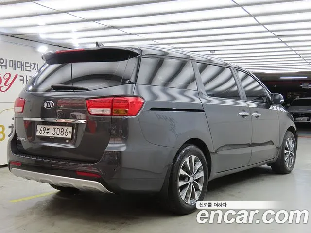 Kia Carnival 2017 thumb 6
