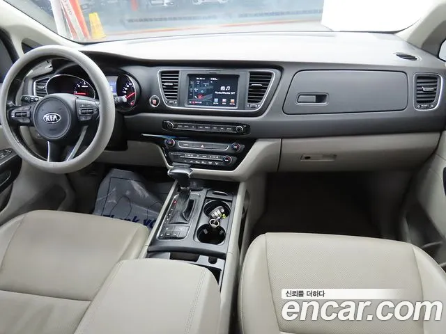 Kia Carnival 2017 thumb 7