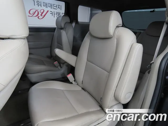 Kia Carnival 2017 thumb 8