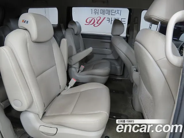 Kia Carnival 2017 thumb 10