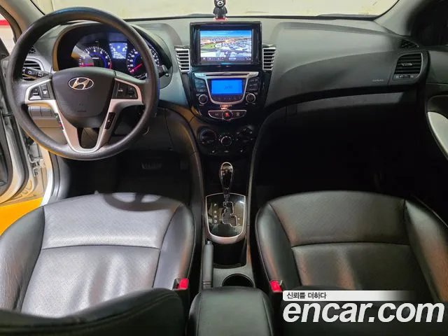 Hyundai Accent 2012 thumb 9