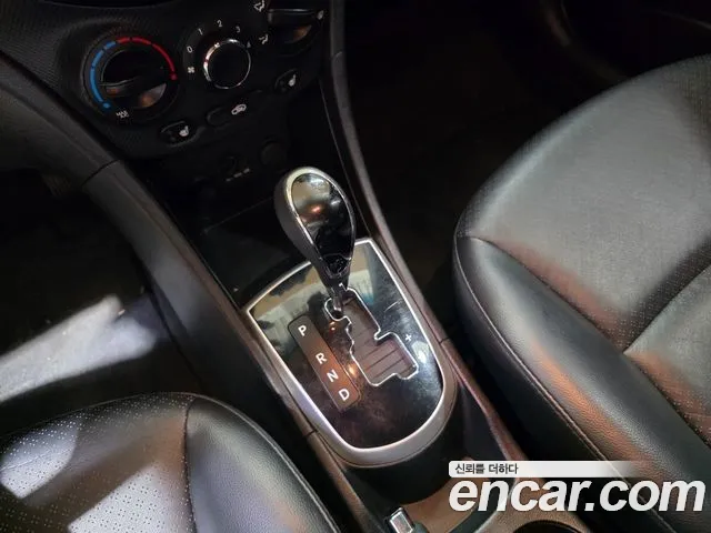 Hyundai Accent 2012 thumb 10