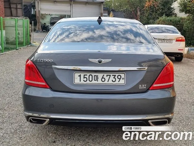 Genesis G90 2016 thumb 2