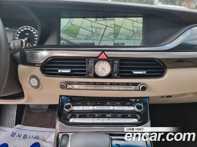 Genesis G90 2016 thumb 5