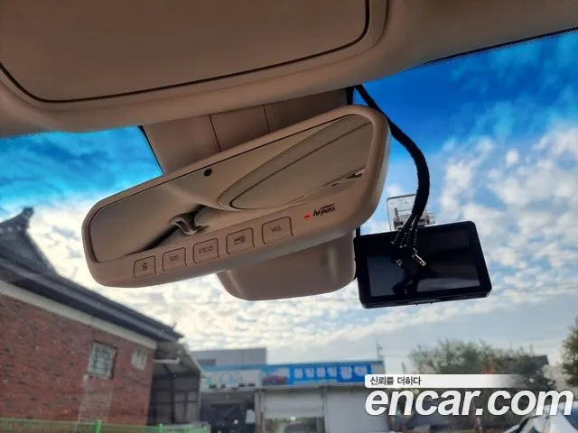 Genesis G90 2016 thumb 7