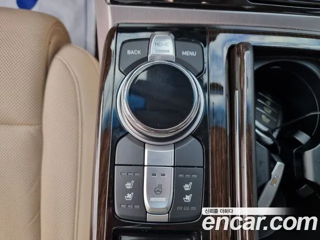 Genesis G90 2016 thumb 8
