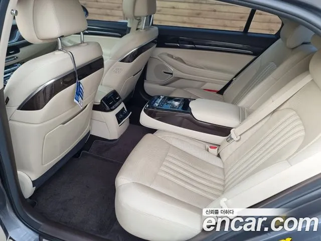 Genesis G90 2016 thumb 9