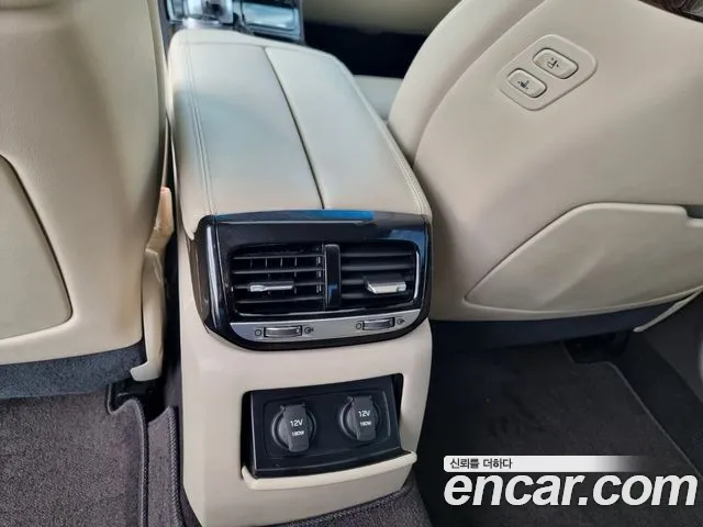 Genesis G90 2016 thumb 10