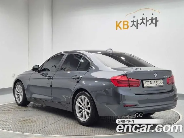 BMW 3-Series 2017 thumb 2