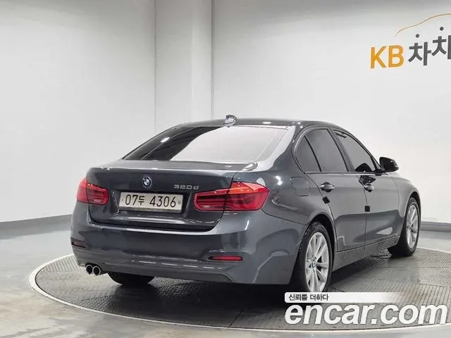 BMW 3-Series 2017 thumb 3