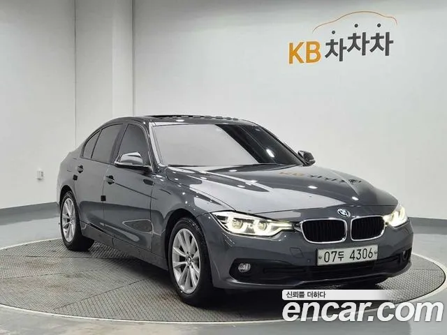 BMW 3-Series 2017 thumb 4
