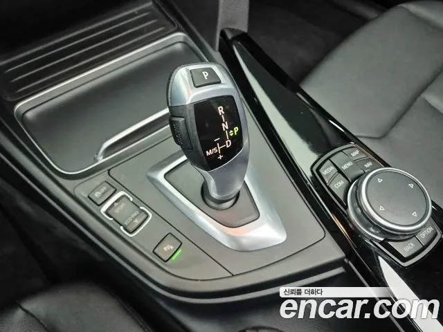 BMW 3-Series 2017 thumb 8