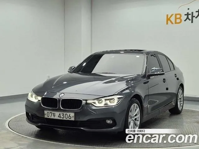 BMW 3-Series 2017 thumb 11