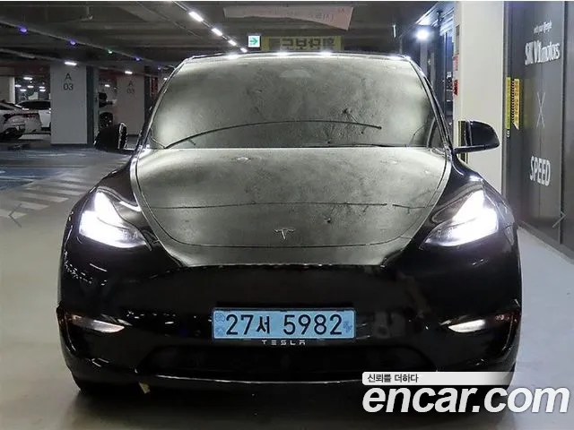 Tesla Model Y 2021 thumb 2