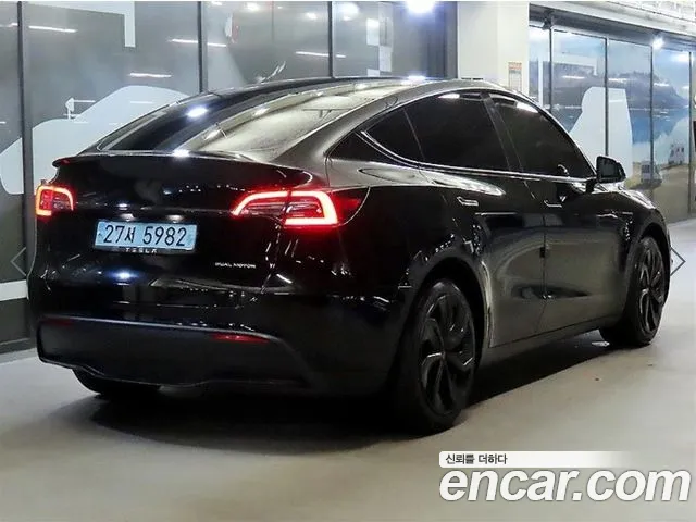 Tesla Model Y 2021 thumb 4