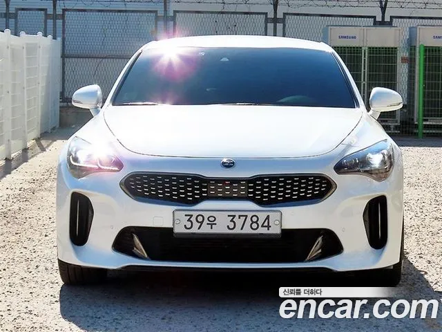 Kia Stinger 2018 thumb 2