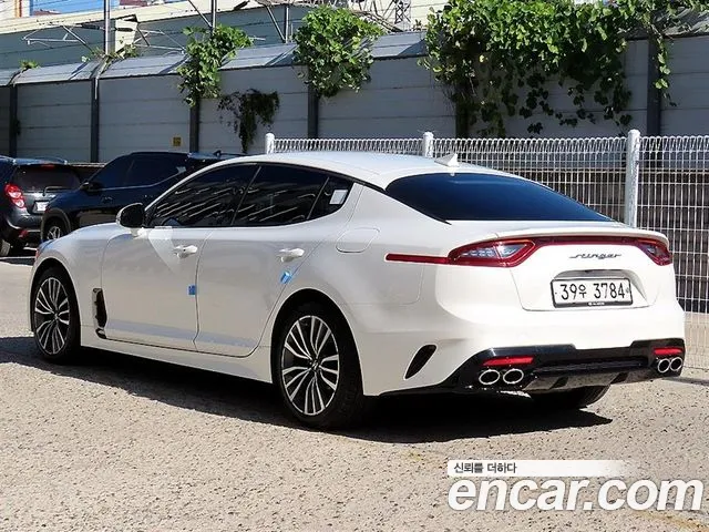 Kia Stinger 2018 thumb 3
