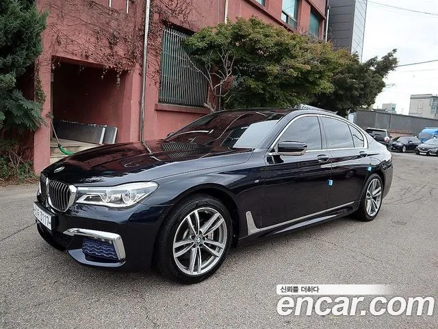 BMW 7-Series 2017 thumb 2
