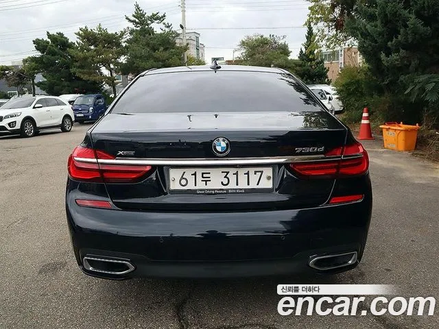 BMW 7-Series 2017 thumb 4
