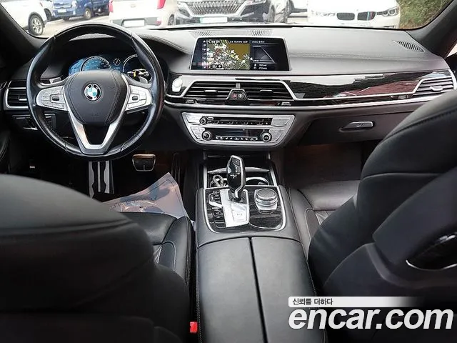 BMW 7-Series 2017 thumb 5