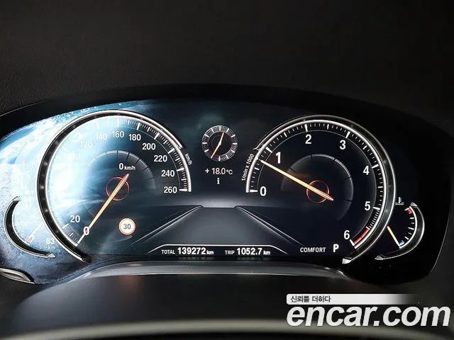 BMW 7-Series 2017 thumb 9