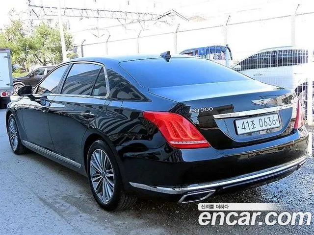 Genesis G90 2016 thumb 2
