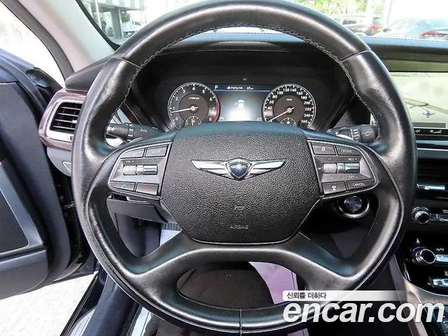 Genesis G90 2016 thumb 10