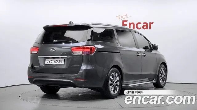 Kia Carnival 2016 thumb 2