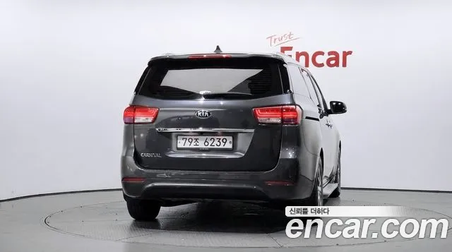 Kia Carnival 2016 thumb 4