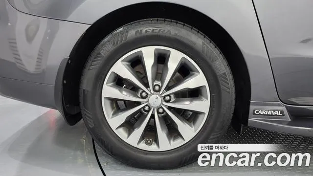 Kia Carnival 2016 thumb 5