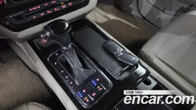 Kia Carnival 2016 thumb 9