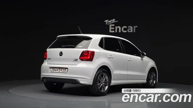 Volkswagen Polo 2015 thumb 2