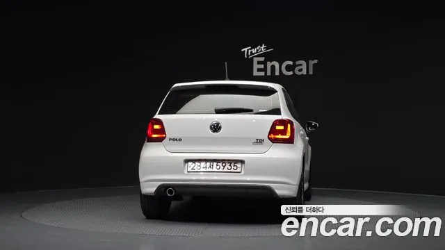 Volkswagen Polo 2015 thumb 4