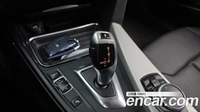 BMW 3-Series 2015 thumb 9