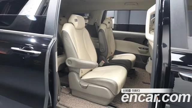 Kia Carnival 2021 thumb 12