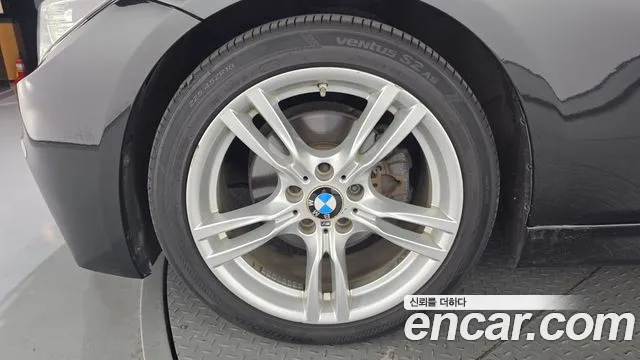 BMW 3-Series 2016 thumb 6