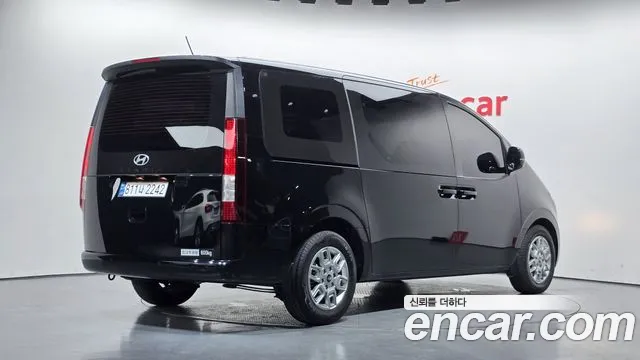 Hyundai Staria 2024 thumb 2