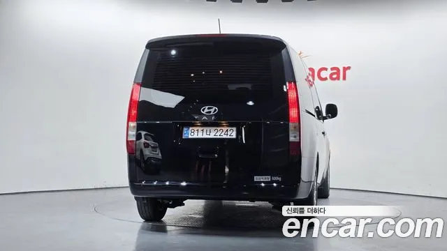 Hyundai Staria 2024 thumb 4