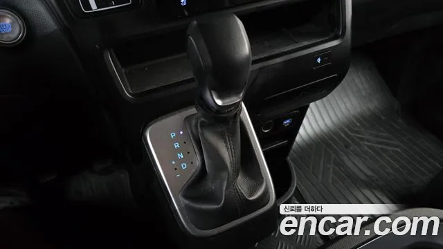 Hyundai Staria 2024 thumb 9