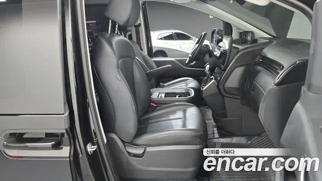 Hyundai Staria 2024 thumb 11