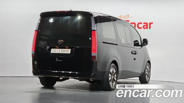 Hyundai Staria 2023 thumb 2