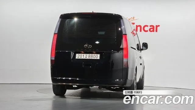 Hyundai Staria 2023 thumb 4