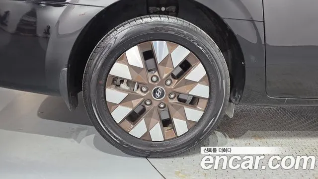 Hyundai Staria 2023 thumb 5