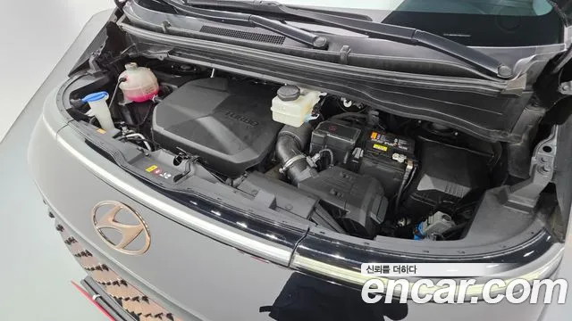 Hyundai Staria 2023 thumb 6