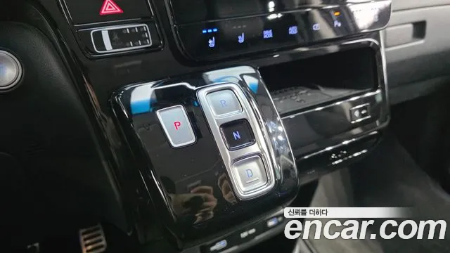 Hyundai Staria 2023 thumb 9